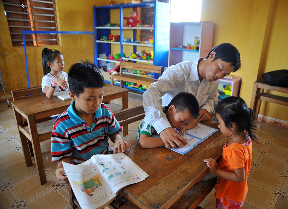Lớp học trên đảo Sinh Tồn